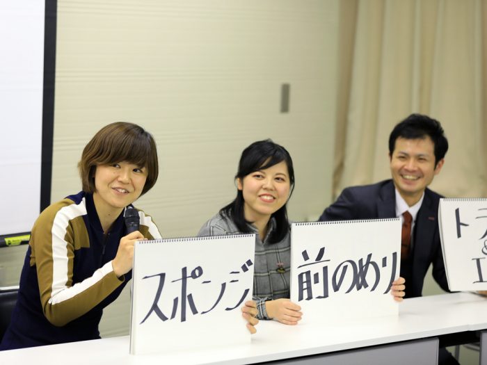学生の疑問に答える社員