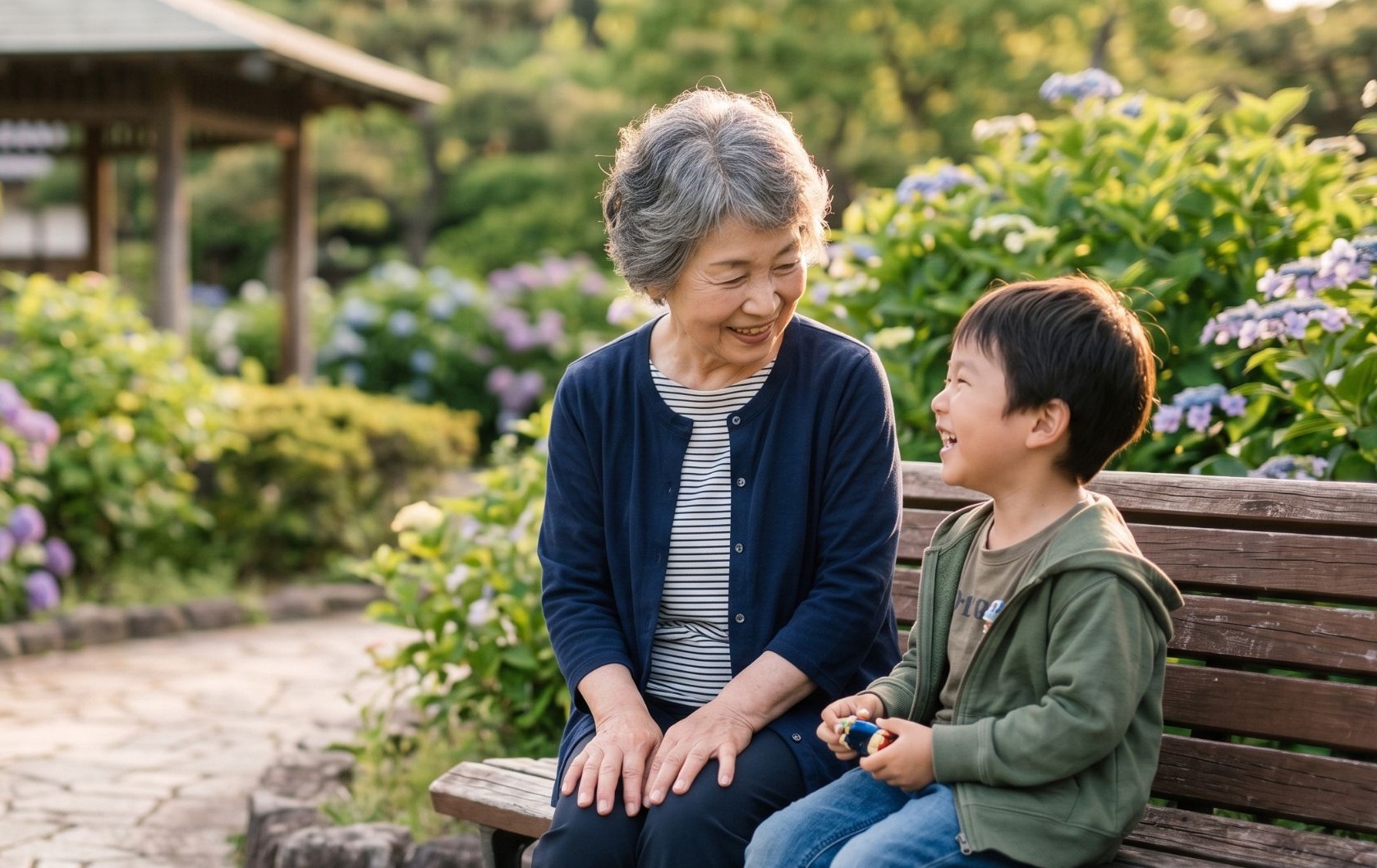 男の子に語りかけるおばあちゃん