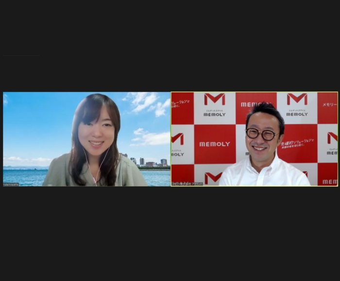 オンラインで談笑する男性と女性